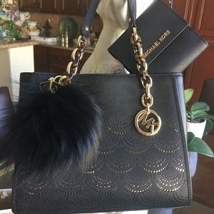 Michael Kors SOFIA Med. Leather Black/Gold Tote
